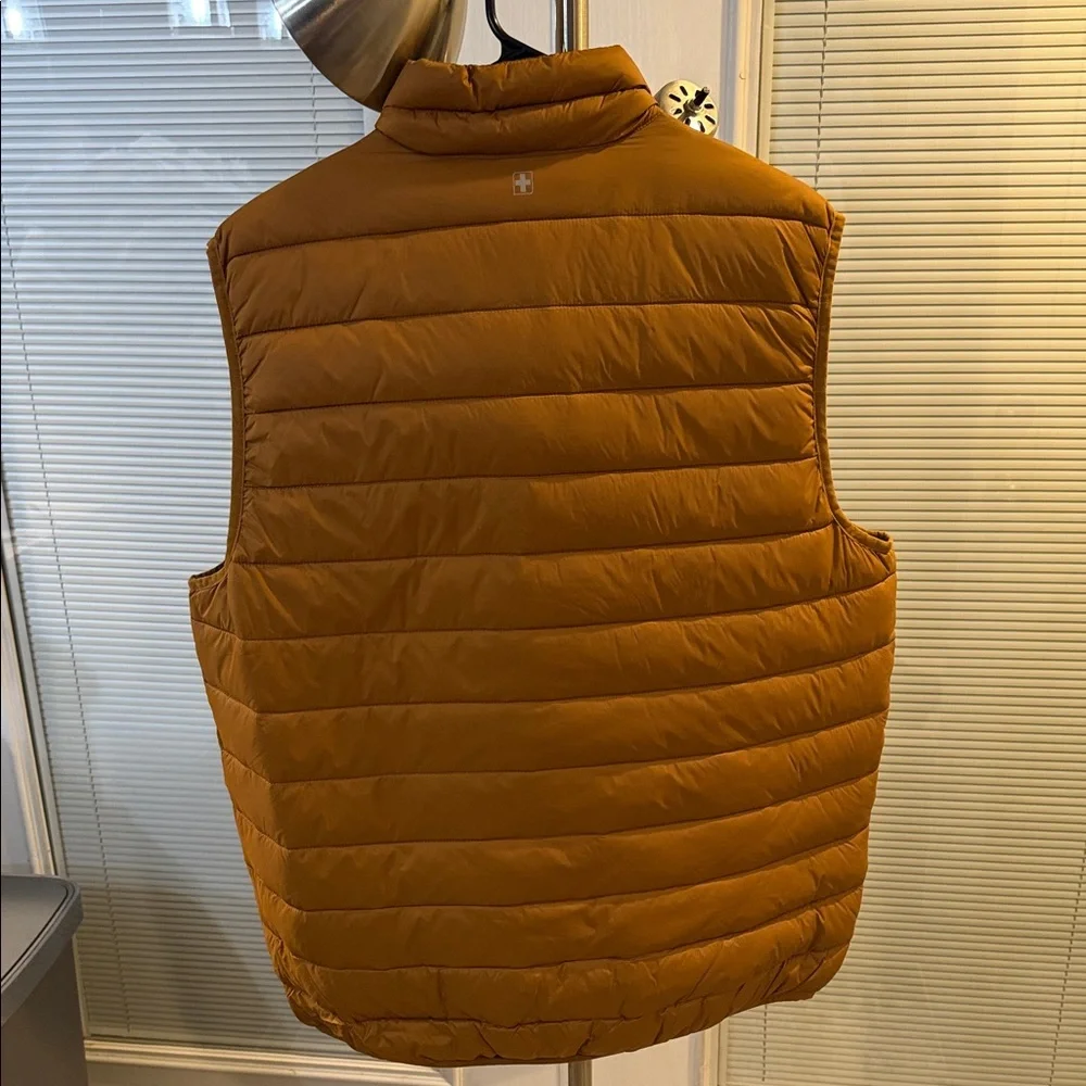 Swiss Tech Men's Tan Quilted Vest - Picture 3 of 3